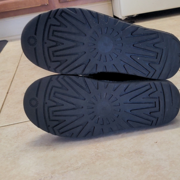 Ugg boots with buttons - Picture 6 of 8